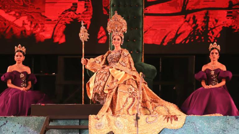 Desiré I fue coronada como Reina de los Juegos Florales del Carnaval de Mazatlán 2025.