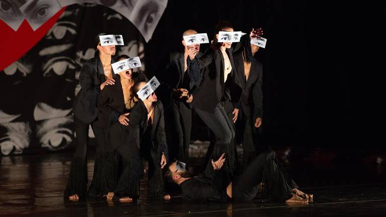 La Compañía Delfos Danza Contemporánea es dirigida por Claudia Lavista y Víctor Ruiz.