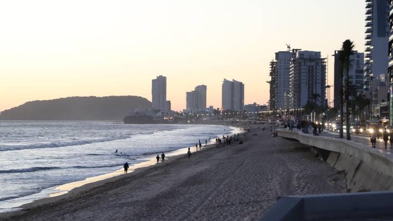 El martes se tuvo una afluencia de más de 35 mil bañistas a las playas de este puerto.