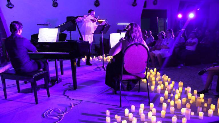 En el interior del templo de la Sagrada Familia se celebró el recital de la agrupación Adagio Trío.