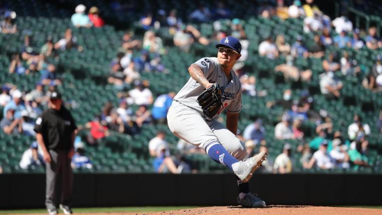 Los mexicanos Julio Urías y Víctor González, junto a Kenley Jansen, dejaron a los Marineros de Seattle en un imparable.