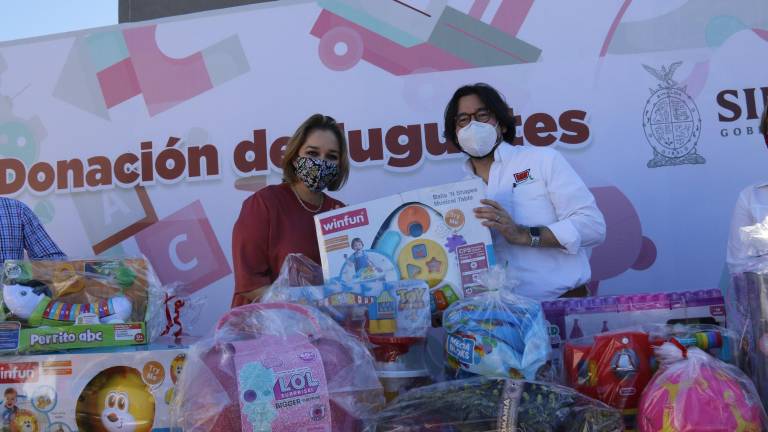 Casa Ley realiza donativo al Sistema DIF este Día de Reyes.