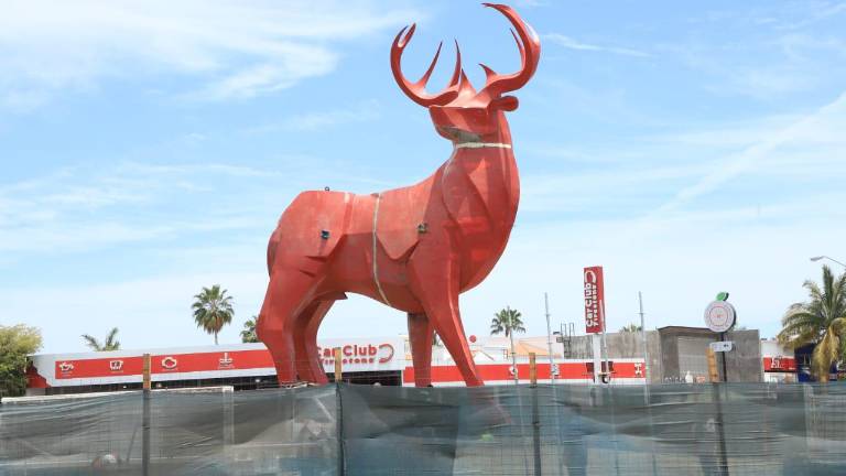 La escultura monumental de un venado será inaugurada próximamente en una glorieta de la avenida La Marina, en Mazatlán.