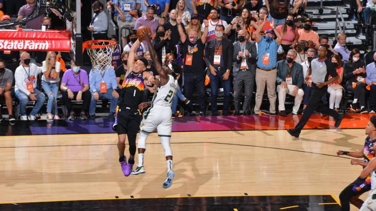 Suns brilla este jueves y toma ventaja de 2-0 en la final.
