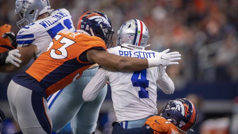 Broncos derrota a Vaqueros.