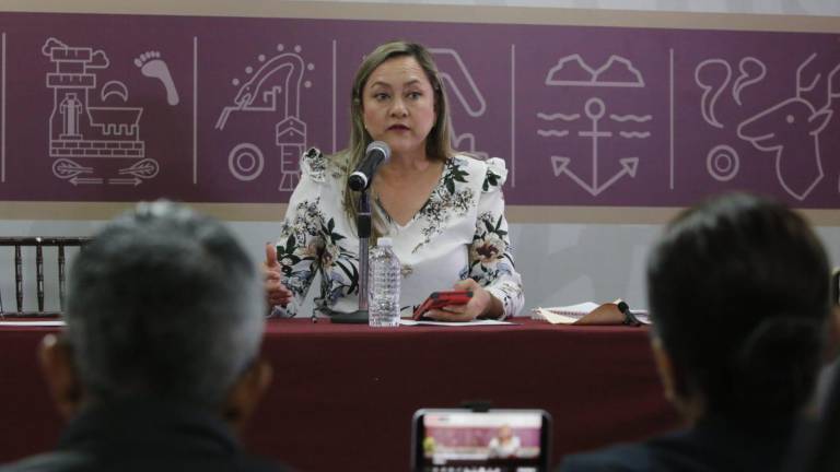 Verona Hernández Valenzuela (der.) dice que los paramédicos llegaron muy rápido al hecho y se retiraron sin acompañamiento de seguridad.