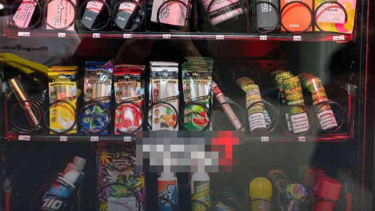La Cofepris indicó que revocó los lineamientos en materia de control sanitario de cannabis y derivados de la misma.