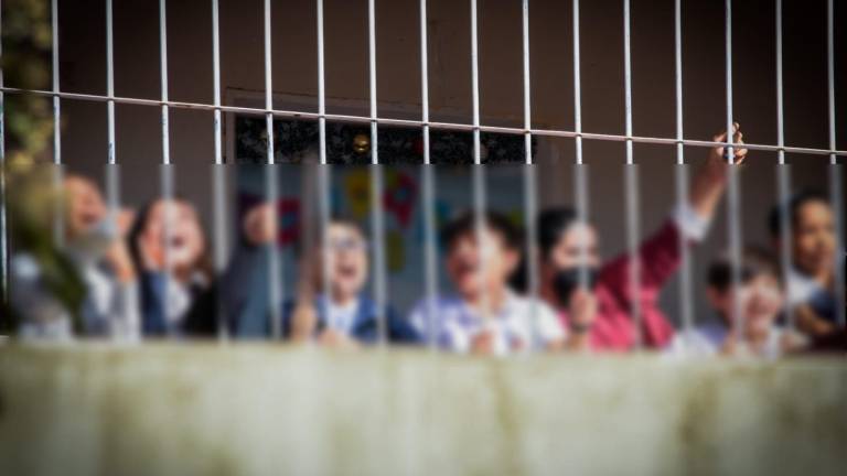 En la primaria de Alexander, niños expresan que no pueden salir a espacios públicos porque les da miedo.