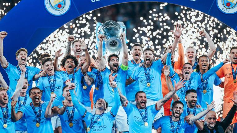 Manchester City levanta su primera “orejona”.