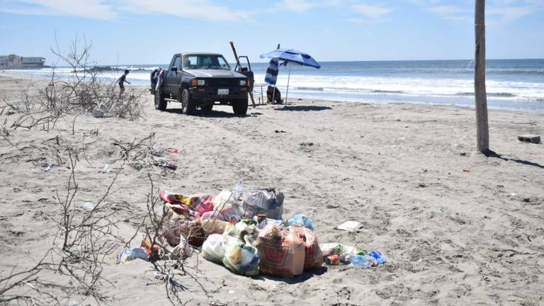 En un recorrido realizado por Datemex se pudo documentar que durante la mañana de este domingo habían bolsas de basura abandonadas.