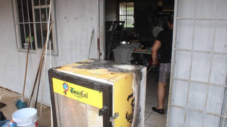 Un refrigerador se incendió en una primaria de Rosario.