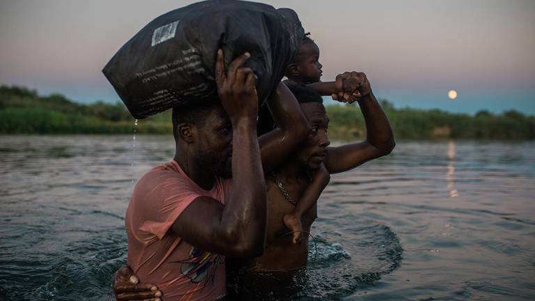 Es tal la desesperación de los haitianos por tener una mejor vida, que la arriesgan, junto con sus familias.
