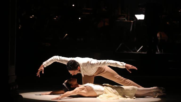 Deleitan a mazatlecos con su ‘Romances’ en el Teatro Ángela Peralta