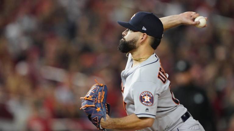 José Urquidy tuvo una desafortunada apertura ante los Rays de Tampa Bay.