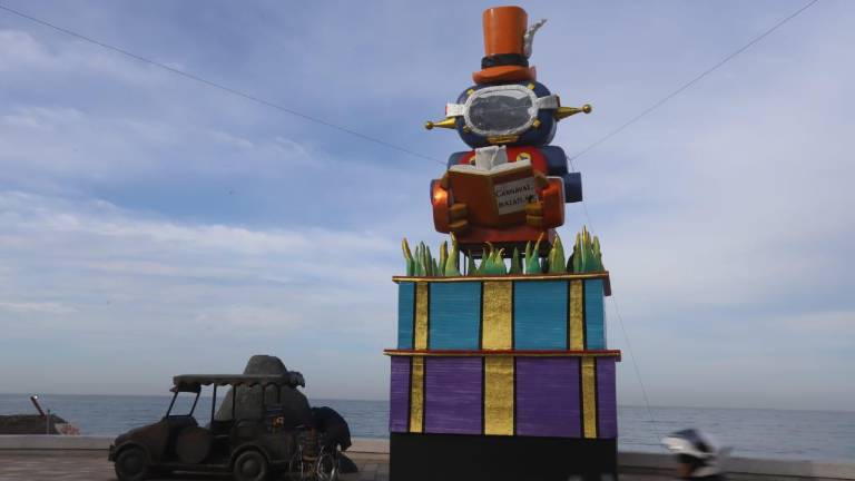 Uno de los monigotes instalados en el Malecón de Mazatlán como preámbulo de las fiestas del Carnaval.