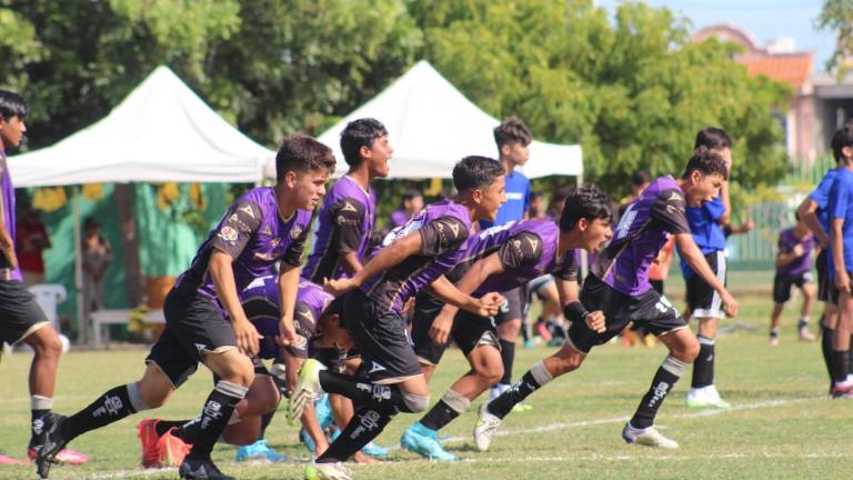 Los Cañoneros celebran tras ganar en penaltis.