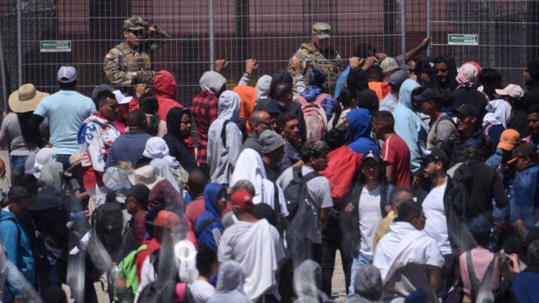 Miles de migrantes de todas las edades han llegado a ambos lados de la frontera después de un largo recorrido desde sus países natales sin arreglos legales.