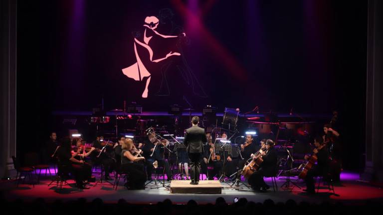 La Camerata Mazatlán presentó un virtuoso concierto de “Valses y danzones” en el Teatro Ángela Peralta.