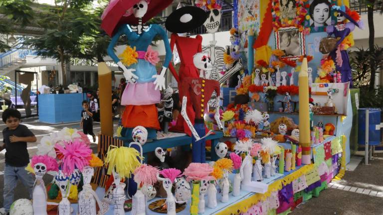 En la Escuela Activa Integral rindieron homenaje a Sara y Carlos Ricalde, Leticia Magaña y Jorge Luis Rodarte.