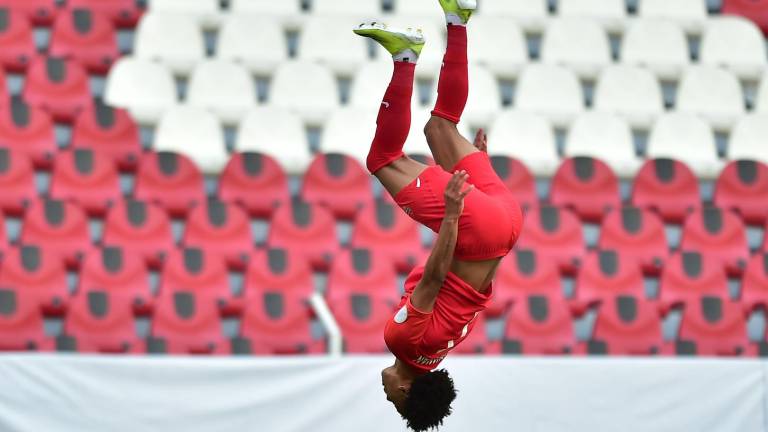 Tajon Buchanan celebra uno de sus goles.