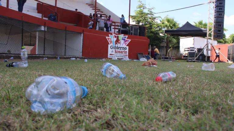 En el estadio quedó basura que fue recogida por personal de Servicios Públicos.