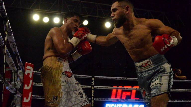 Eduardo ‘Sugar’ Núñez descargó sus puños en Osvaldo Maldonado.