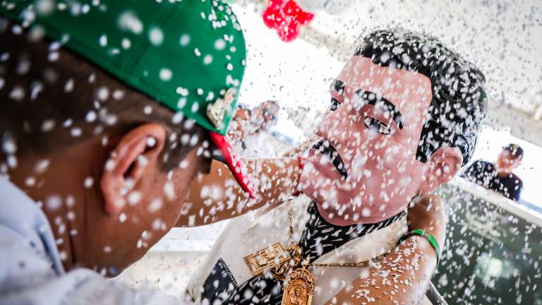 El 116 aniversario luctuoso del icónico personaje sinaloense se realizó con cientos de personas en la capilla que lleva su nombre.