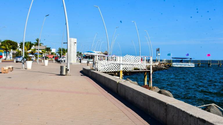 Aunque autoridades estatales aseguran que la Bahía de Altata está reactivada, comerciantes reportan baja afluencia y ventas limitadas en plena temporada vacacional.