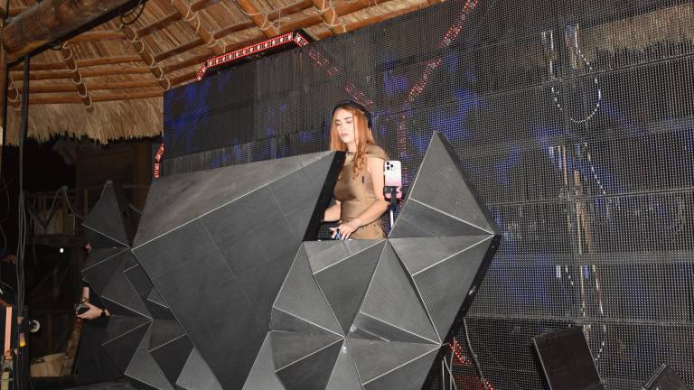 La DJ Jane abre el Praia Tropical Fest en La Marina Isla Cortés.