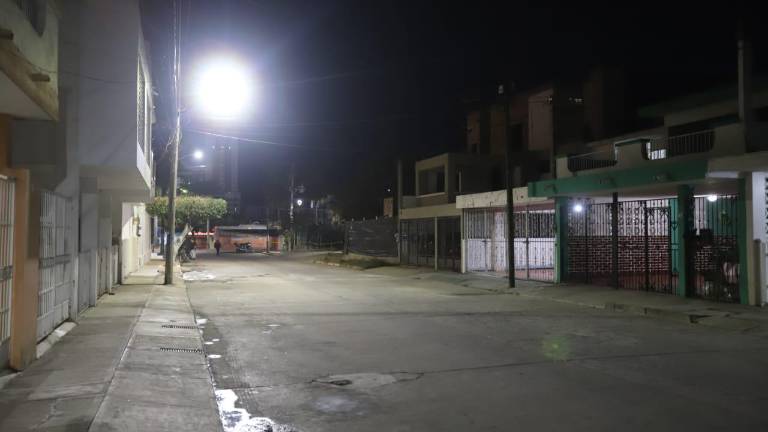 La nueva iluminación en las tres colonias contó con una inversión de más de 403 mil pesos por parte del Ayuntamiento de Mazatlán.