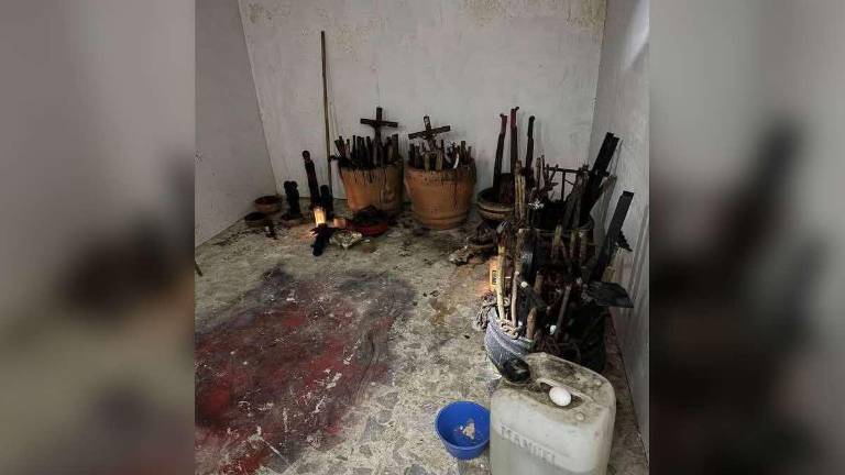 Restos humanos y una mancha de sangre fueron encontrados al interior de la casa de un ex funcionario de Morelos acusado de corrupción.