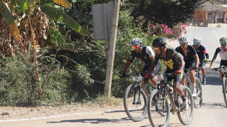 Unos 200 ciclistas participaron en la segunda etapa.
