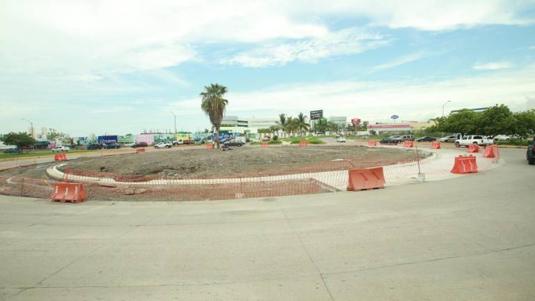 La glorieta en La Marina ya fue reducida para mejorar la circulación vial.