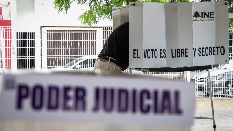 ‘No está complicado... nomás es grabarse bien los nombres’, dicen votantes en Elección Judicial