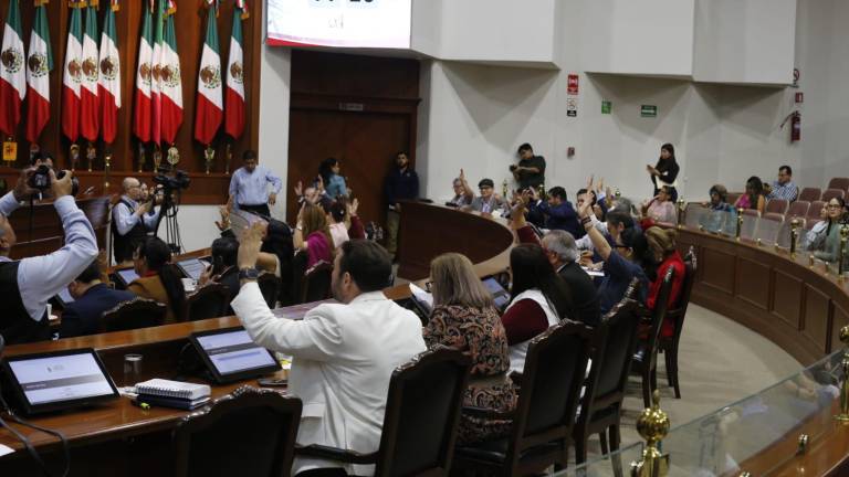 En el Congreso de Sinaloa aprueban elevar las penas por asesinatos de menores, policías y periodistas.