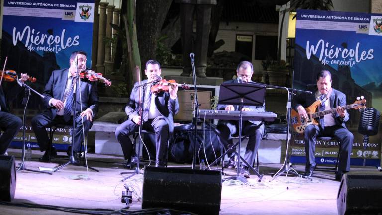 El Conjunto Clásico de Cuerdas se presenta en el Miércoles de Concierto, en el interior del Edificio Central de la UAS.