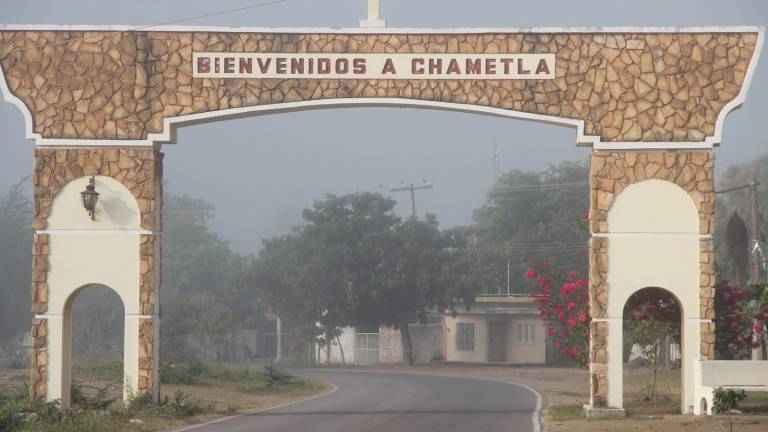Entrada al pueblo de Chametla.