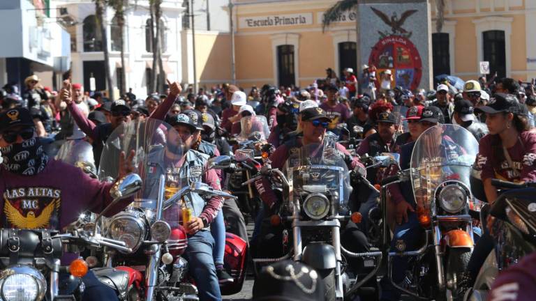 El recorrido inició en el Escudo de Sinaloa, en el Paseo Olas Altas y concluirá en la Avenida Rafael Buelna.