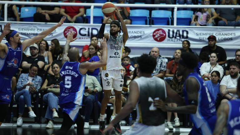 Robert Whitfield fue el líder anotador del encuentro por Venados Basketball.