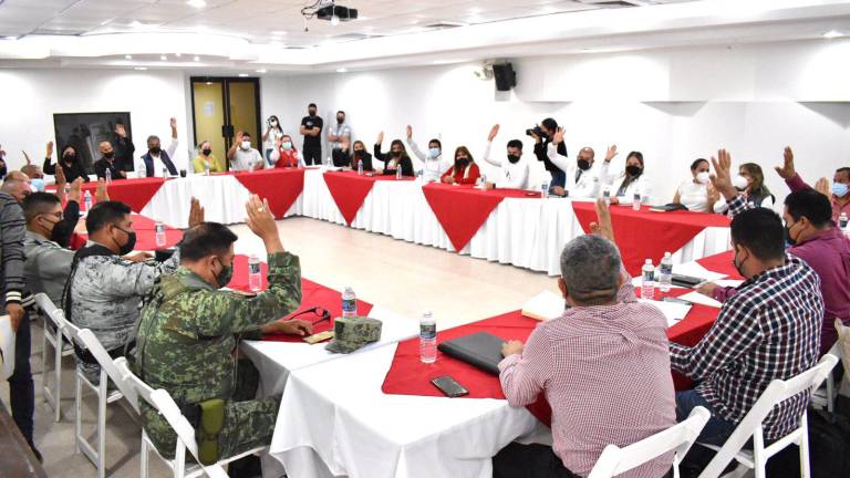En la reunión participaronn autoridades de los tres niveles de gobierno -Federación, Estado y Municipio-, entre las corporaciones de seguridad y cuerpos de auxilio, instituciones de salud y educación, dependencias del Ayuntamiento y Cabildo.