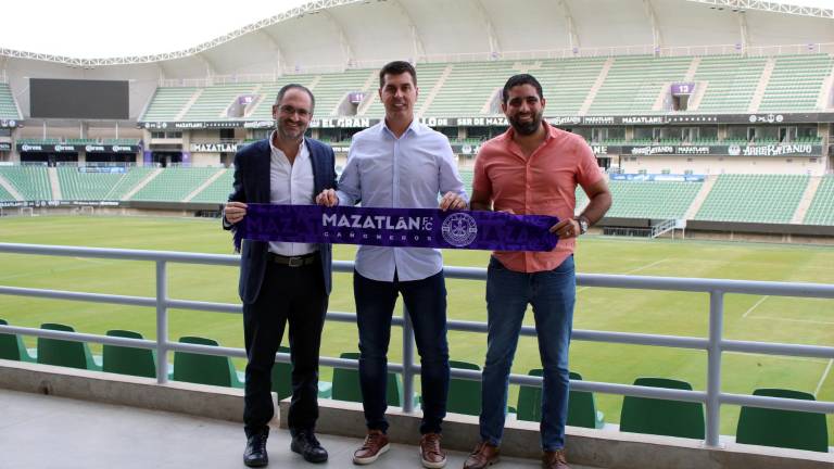 Ismael Rescalvo (centro) ya se incorporó a los Cañoneros.