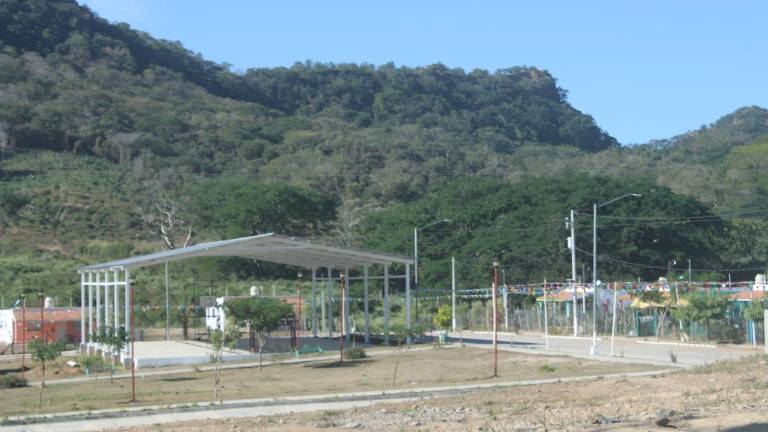 Hasta el momento no se ha reportado el tiempo exacto que tiene la comunidad sin el servicio eléctrico.