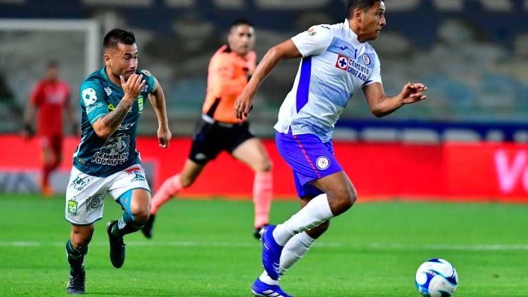 Cruz Azul derrota al León y se consolida como líder del torneo