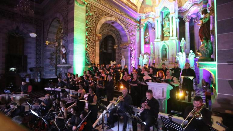 Los asistentes disfrutaron de un velada extraordinaria en pro del máximo recinto religioso del puerto.