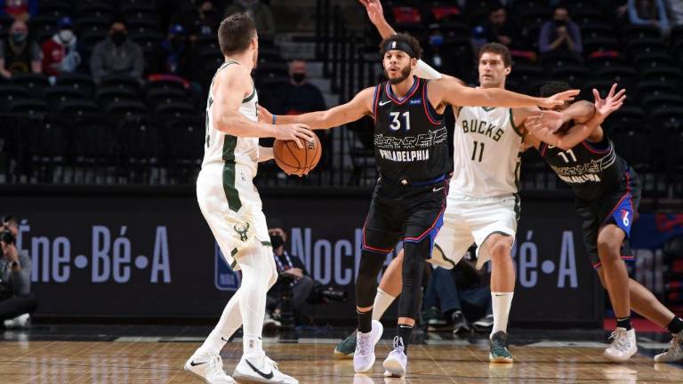 Bucks se lleva la victoria ante 76ers por marcador de 109-105.