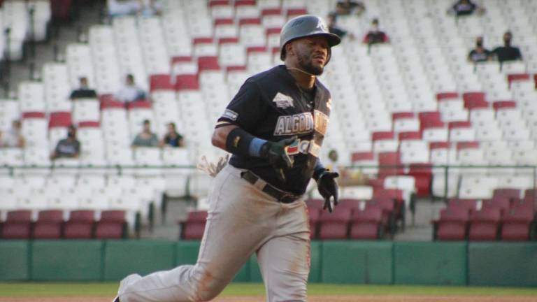 El bateador cubano Yadir Drake regresa con los Algodoneros de Guasave.