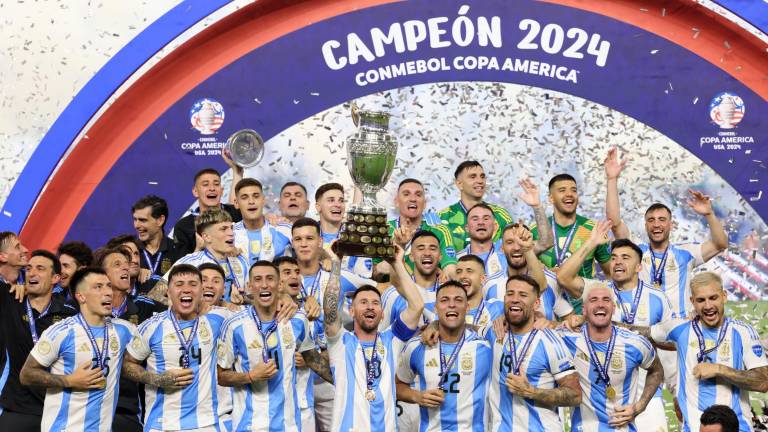 Argentina alza la Copa América, otra vez.