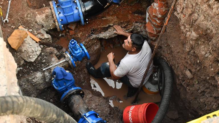 Este daño en la válvula provocó la suspensión temporal del servicio de agua potable en las colonias Jorge Almada, Miguel Alemán y sector Centro.