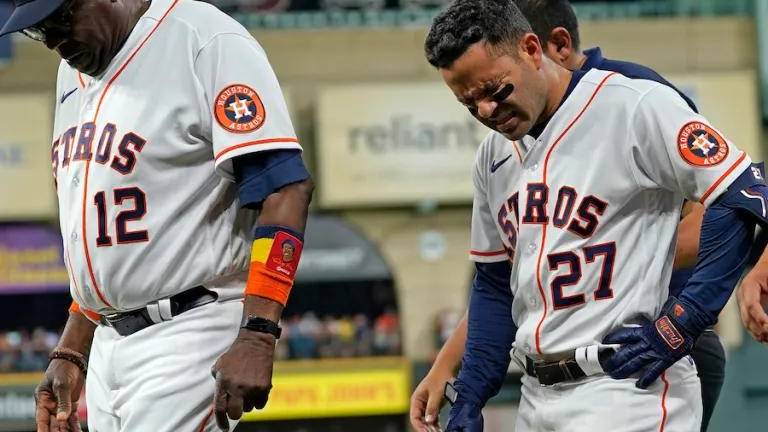 José Altuve salió del encuentro del lunes por la noche, ante los Angelinos de Anaheim.