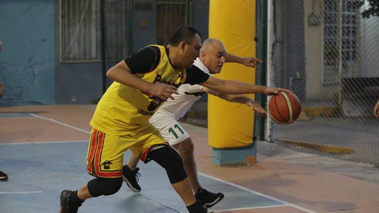 Las acciones del baloncesto Empresarial cada vez muestras más calidad sobre la cancha.